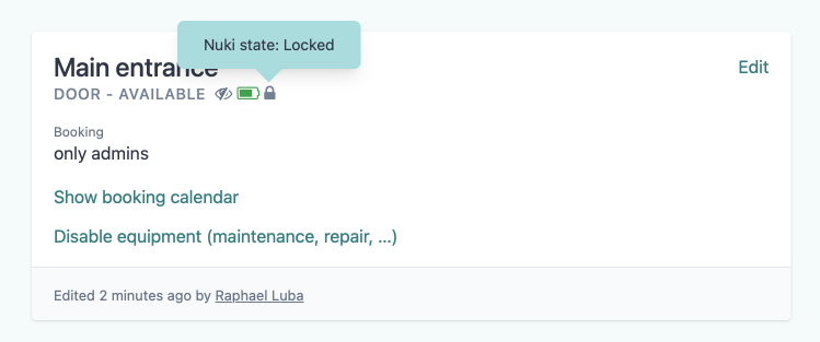 Lock state and battery level on the equipment detail page.